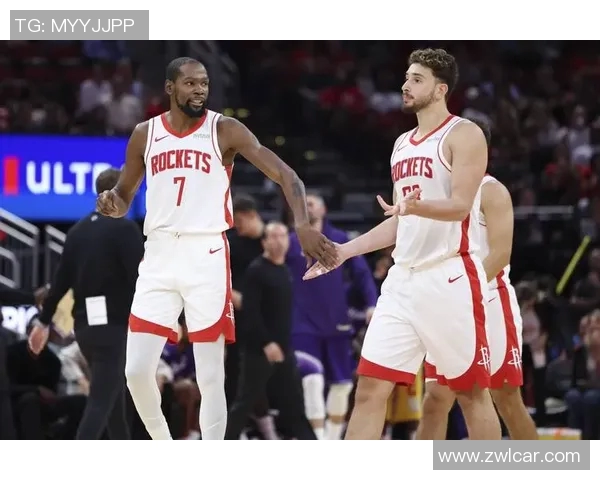 墨菲半场独得16分1篮板2助攻，鹈鹕队内唯一得分上双球员